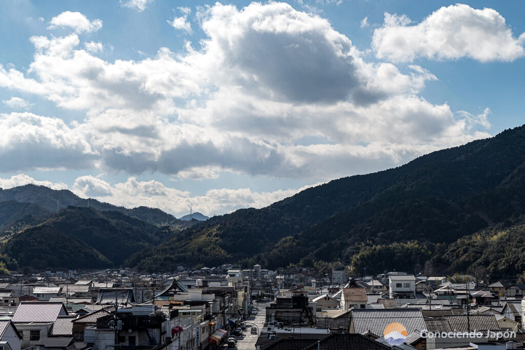 La vista de Iwakuni desde el santuario Shinoo Hachimangu